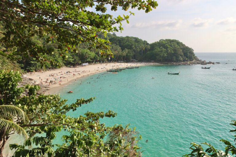 Przewodnik po Ustce: plaże, port i atrakcje turystyczne